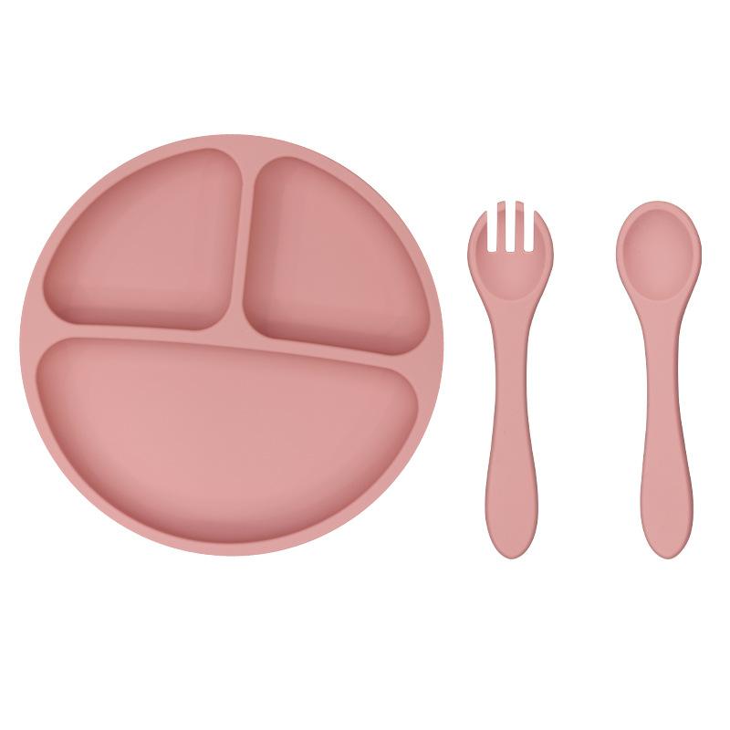 

Набор детской посуды из 3 предметов, силиконовый набор для обучения ребенка есть, детская тарелка на присоске, тарелки для кормления, ложка, вилка красный