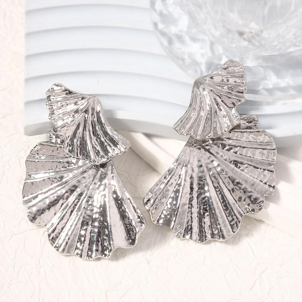European and American retro cold style fashion exaggerated alloy ginkgo leaf temperament stud earrings, simple and versatile