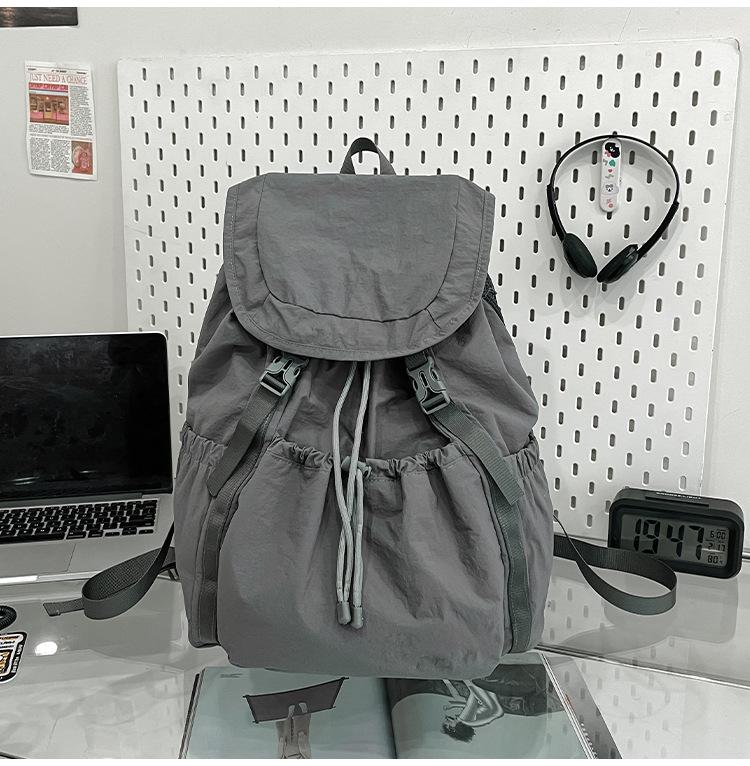 

Водонепроницаемый Легкий Рюкзак для Спорта на Открытом Воздухе - Износостойкий, Большой Вместимости, Универсальный для Мужчин и Женщин, Идеален для Путешествий и Поездок на Работу. One Size темно-серого