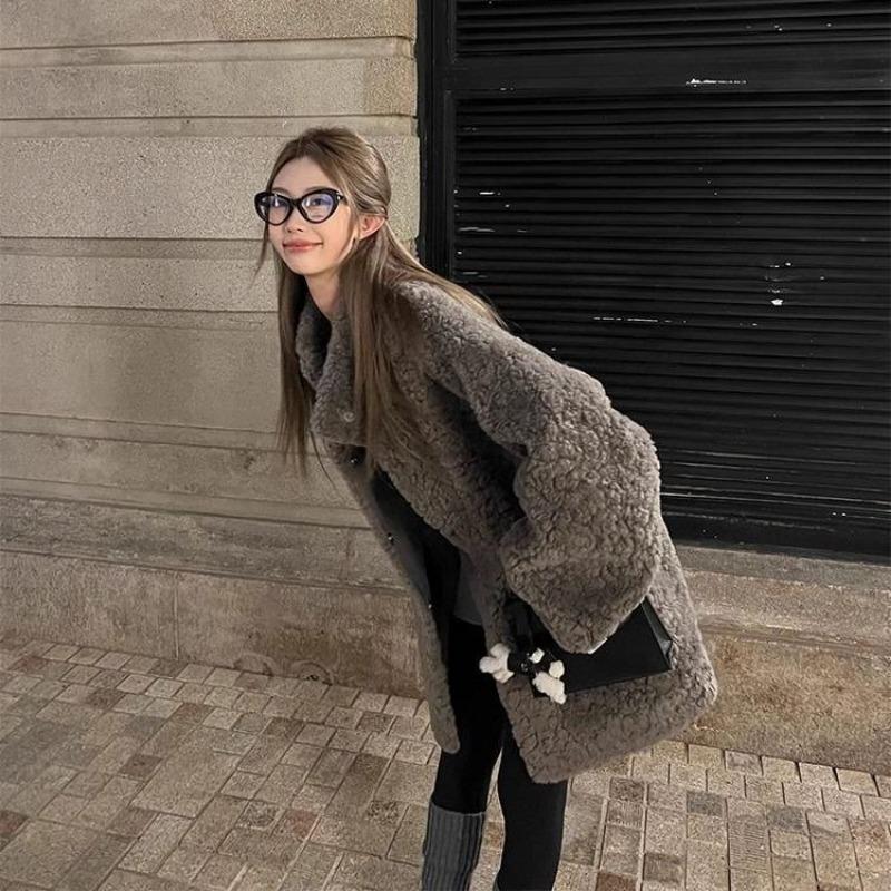 

Autumn and winter lazy high-end medium and long imitation fur fur integrated coat women s winter loose fur top S 80-47.5kg