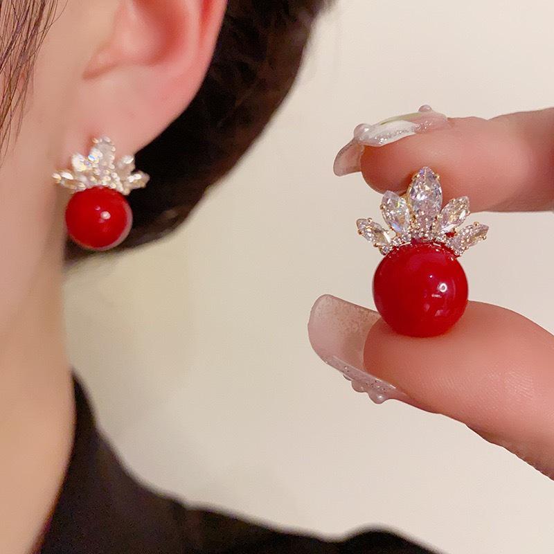 Korean Elegant Pearl Stud Earrings for Women: Versatile, High-Class Style Jewelry