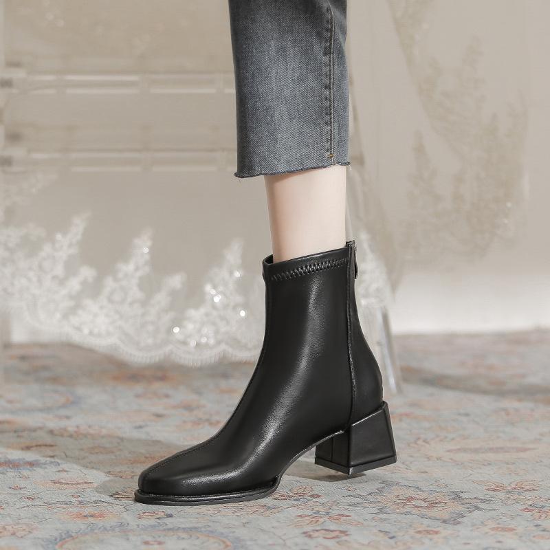 Stiefel mit grobem Absatz für Damen, Herbst und Winter 2025, neues Internet-Berühmtheits-Explosionsmodell, vielseitig, schlicht, eckige Spitze, hoher Absatz, dünn, elastisch, kurzer Stiefel