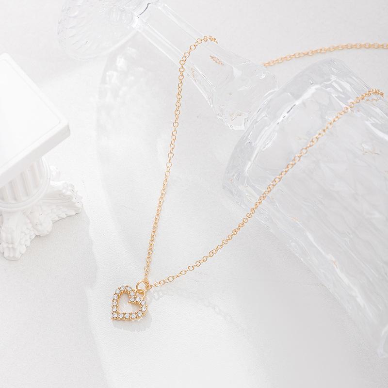 

Love alloy pendant jewelry exquisite niche light luxury high sense versatile diamond necklace women