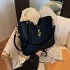 Premium bag women's new trendy fashion versatile shoulder bag commuter messenger bucket bag