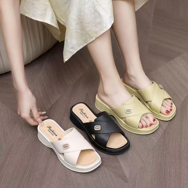 Women Shoes Summer Slippers Wear Outside Thick Sole Wedge Heels Fashion Slippers Soft Bottom Mother Shoes