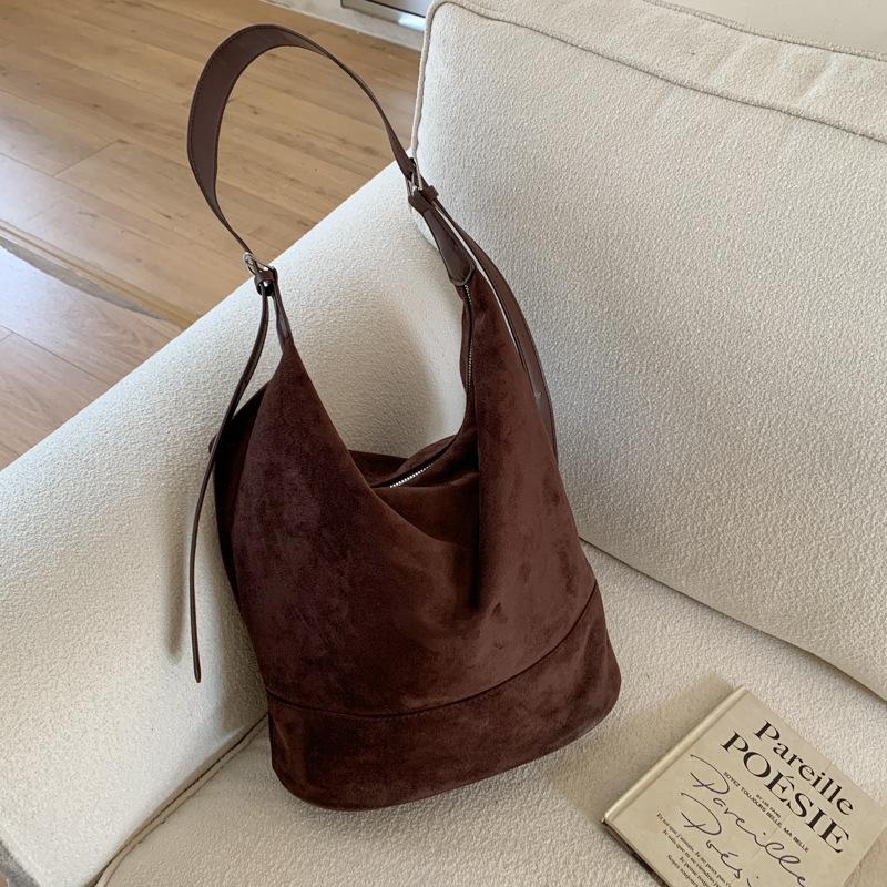 

Retro big bag women 2025 new fashion versatile large capacity underarm commuter bucket bag shoulder crossbody