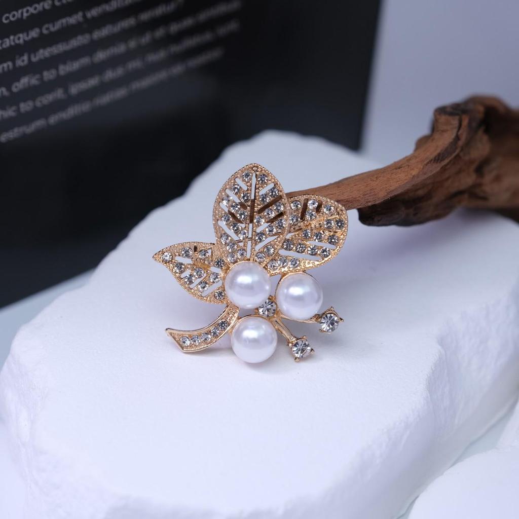 Korean & Japanese Style Rhinestone Pearl Leaf Brooch - Fashionable Literary Temperament Corsage Accessory