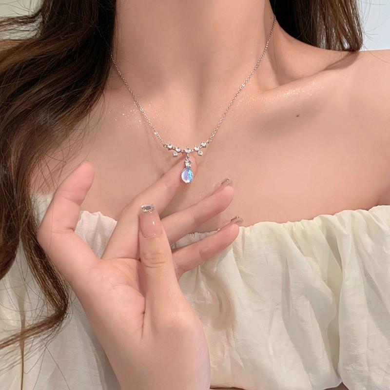 Double Layered Camellia Necklace for Women's Light Luxury Fashion Design Necklace Neck Chain Tassel Collarbone Chain Jewelry Gift