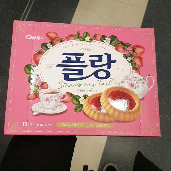 CW Cheongwoo Flan Sweet Strawberry Tart Biscuits 16 Packs