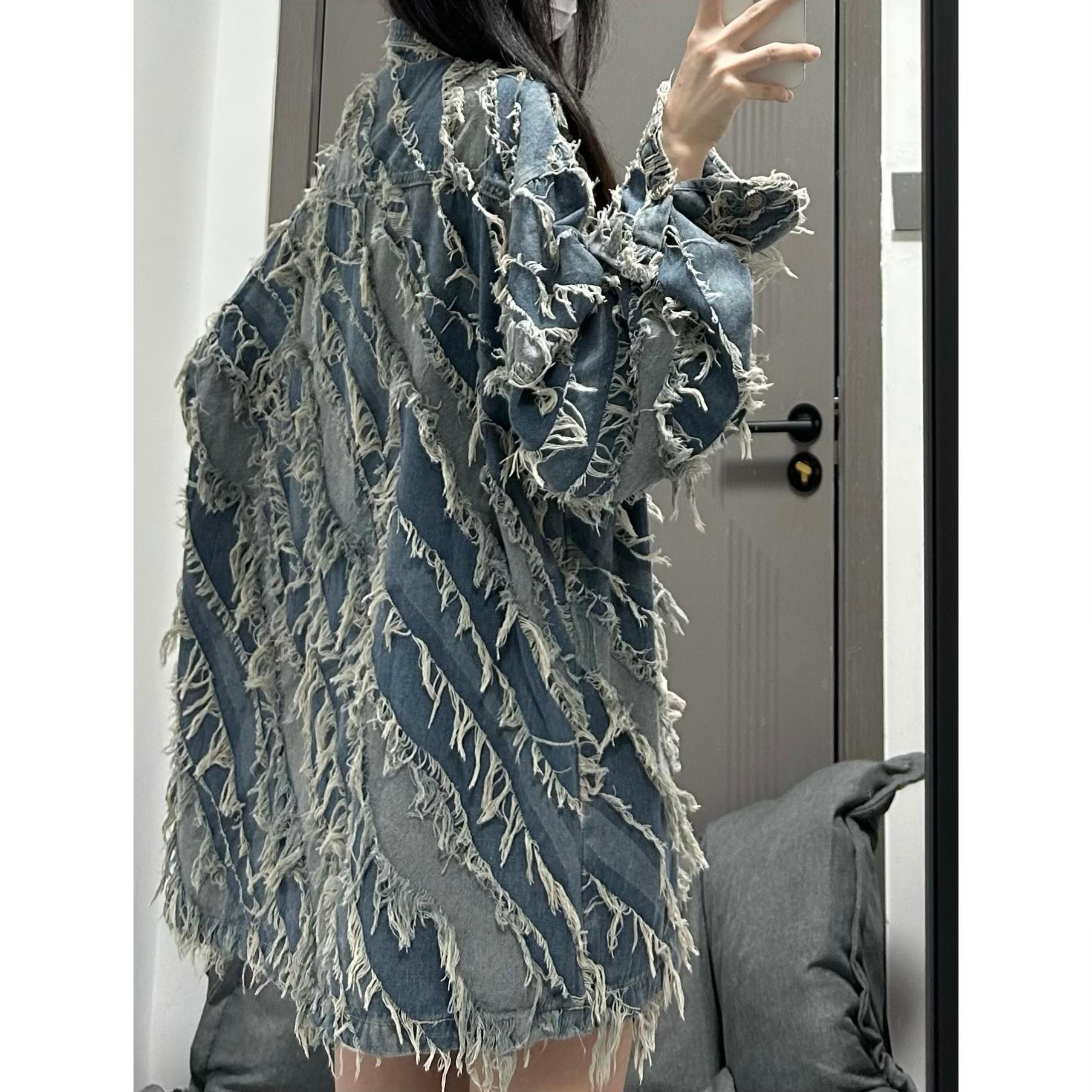 

Мужская осенняя джинсовая куртка с потертостями и деталями в виде кошачьих усов XL синий