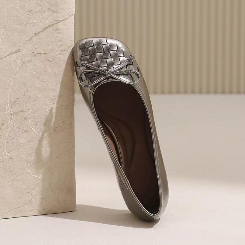 Woven Beanie Shoes Low Heel Soft Sole Single Shoes French Bow Shallow Mouth Flat 2025 Fashion New Ballet Shoes Women