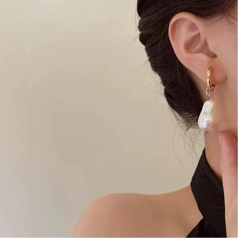 Vintage Elegance Irregular Imitation Pearl Water Drop Shape Earrings for Women New Trend Charm Jewelry Wedding Birthday Gift