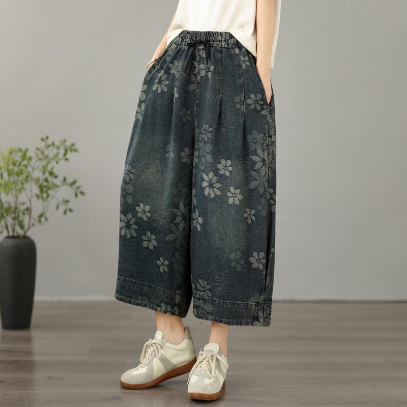 Pantaloni a zampa crop in denim jacquard floreale taglie forti