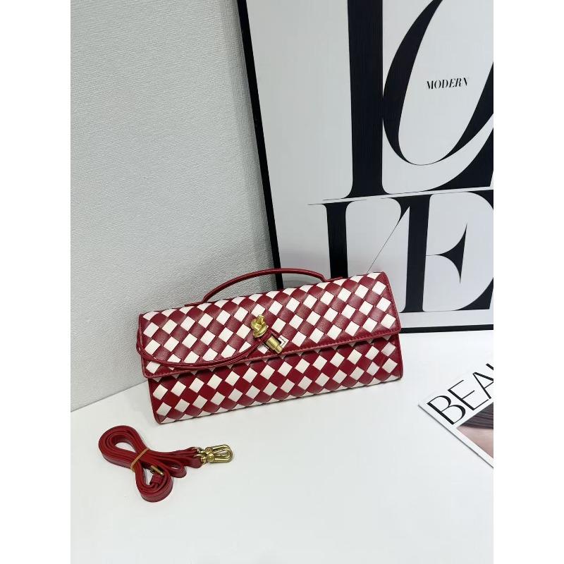 Women's bag New metal lock woven bag Crossbody bag Baguette bag Hand bag Versatile shoulder bag