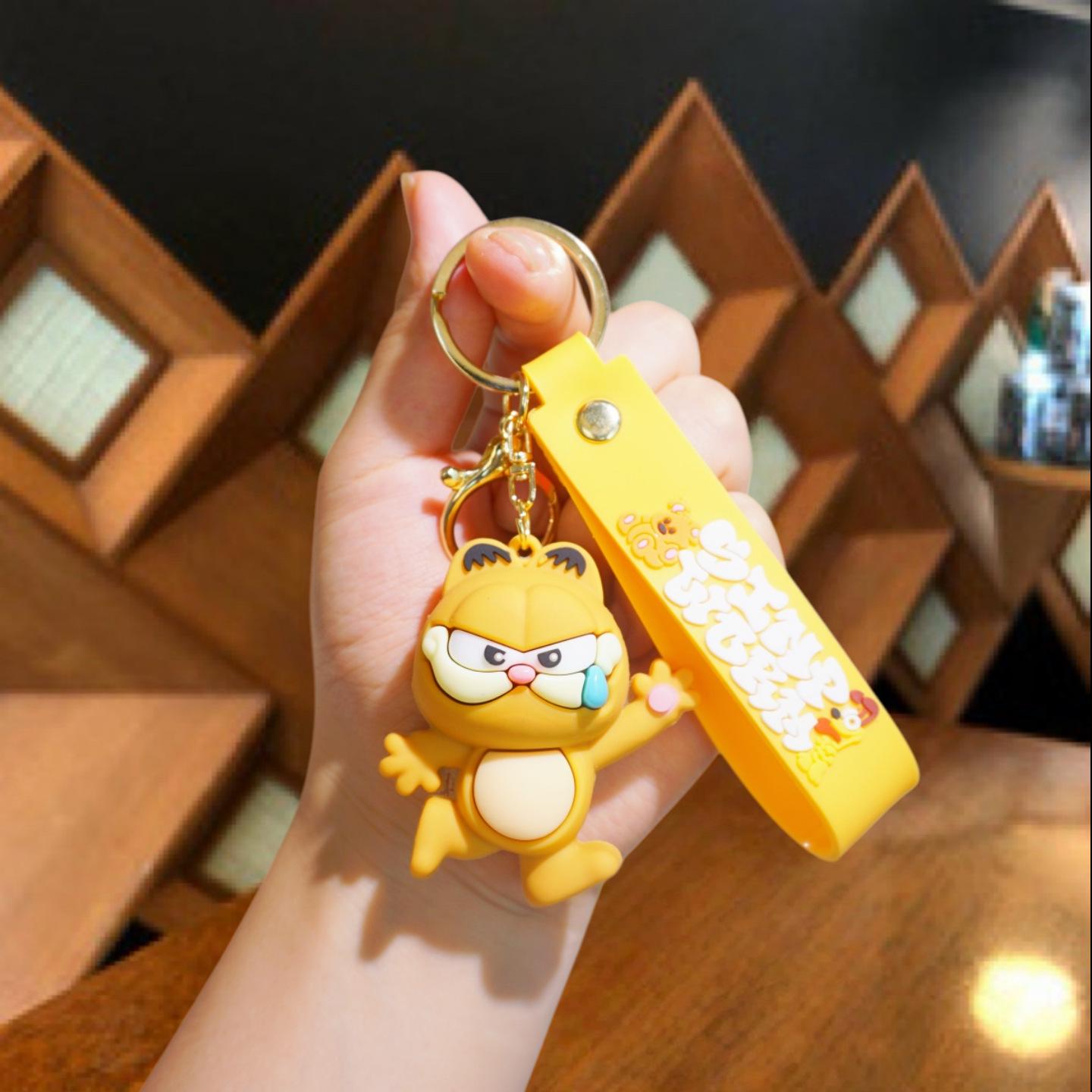 Garfield Cartoon Cat Keychain: Cute Creative Pendant for Car, Backpack, or Couple s Gift
