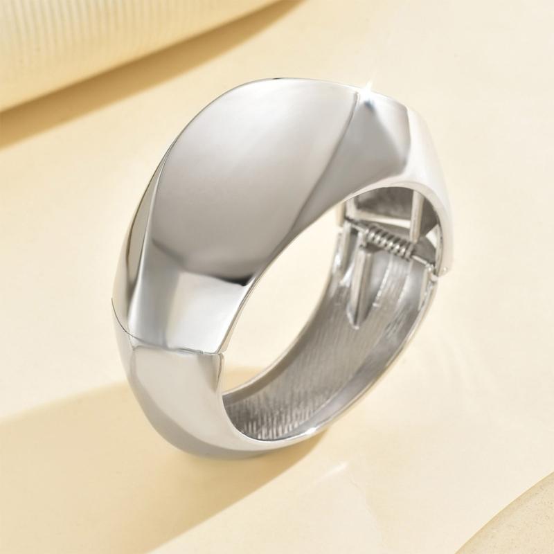 Minimalist Alloy Bracelet for Women Elegant Design Wristband Accessory Perfect for Any Occasion and Enhancing Style