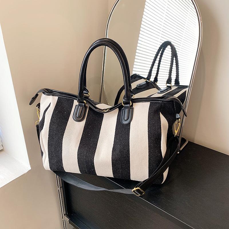 

Large capacity canvas commuter bag women s new fashion striped handbag versatile messenger tote bag чёрный