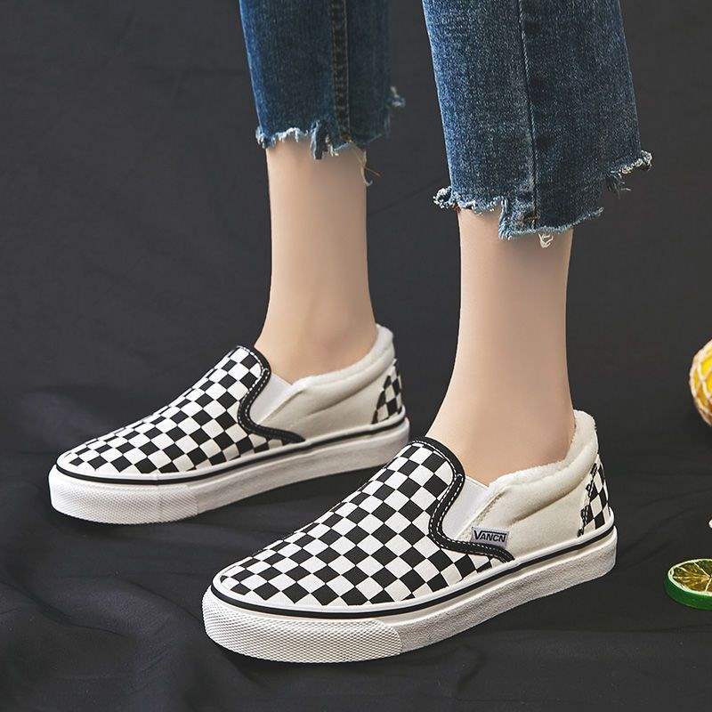 Winter chessboard black and white plaid one-pedal velvet canvas shoes Korean version versatile men and women couples warm thickened cotton shoes