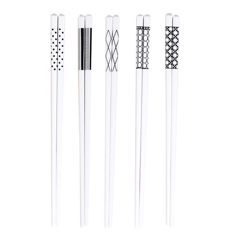 Nordic Hepburn Ceramic Chopsticks: Moisture-Proof, High-Temperature Resistant, Creative Single-Use Tableware.