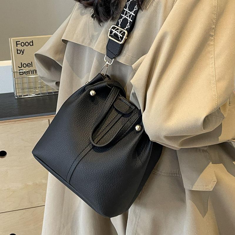 Bag Women's Korean High-end Bucket Bag 2025 New Bag Summer White Crossbody Bag Women's Handbag