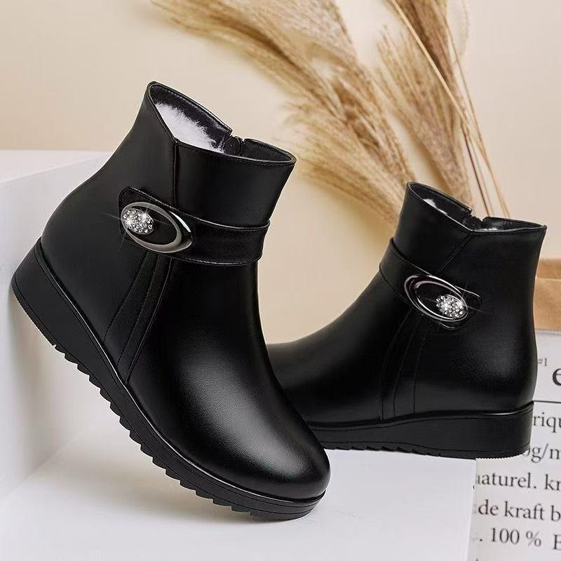 Snow boots winter new soft leather boots elderly flat mother short boots velvet warm women's cotton shoes