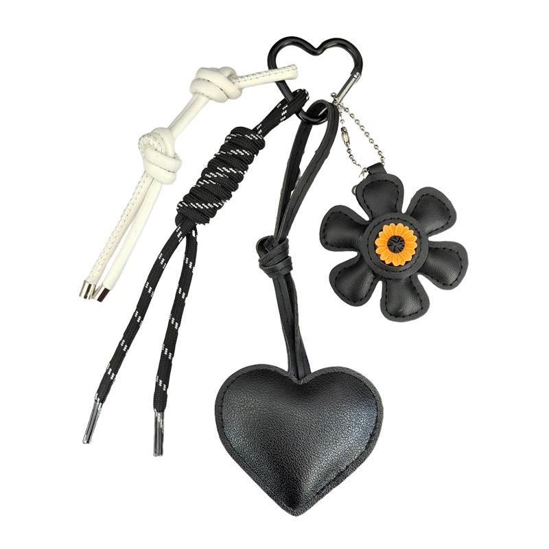 Portachiavi e Ciondolo Borsa Fiore Cuore in Ecopelle Vintage, Ciondolo Borsa Boho Fatto a Mano per Donna, Accessorio Estetico per Borse Tote