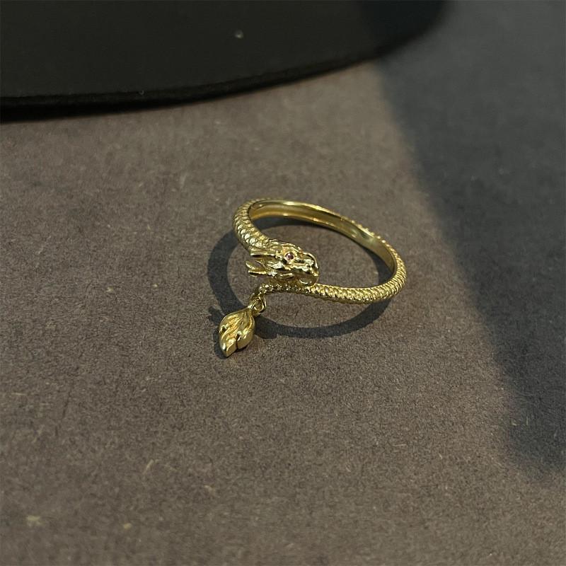 

Contemporary Stylish And Open Finger Ring For Women With A Refined Geometric Aesthetic