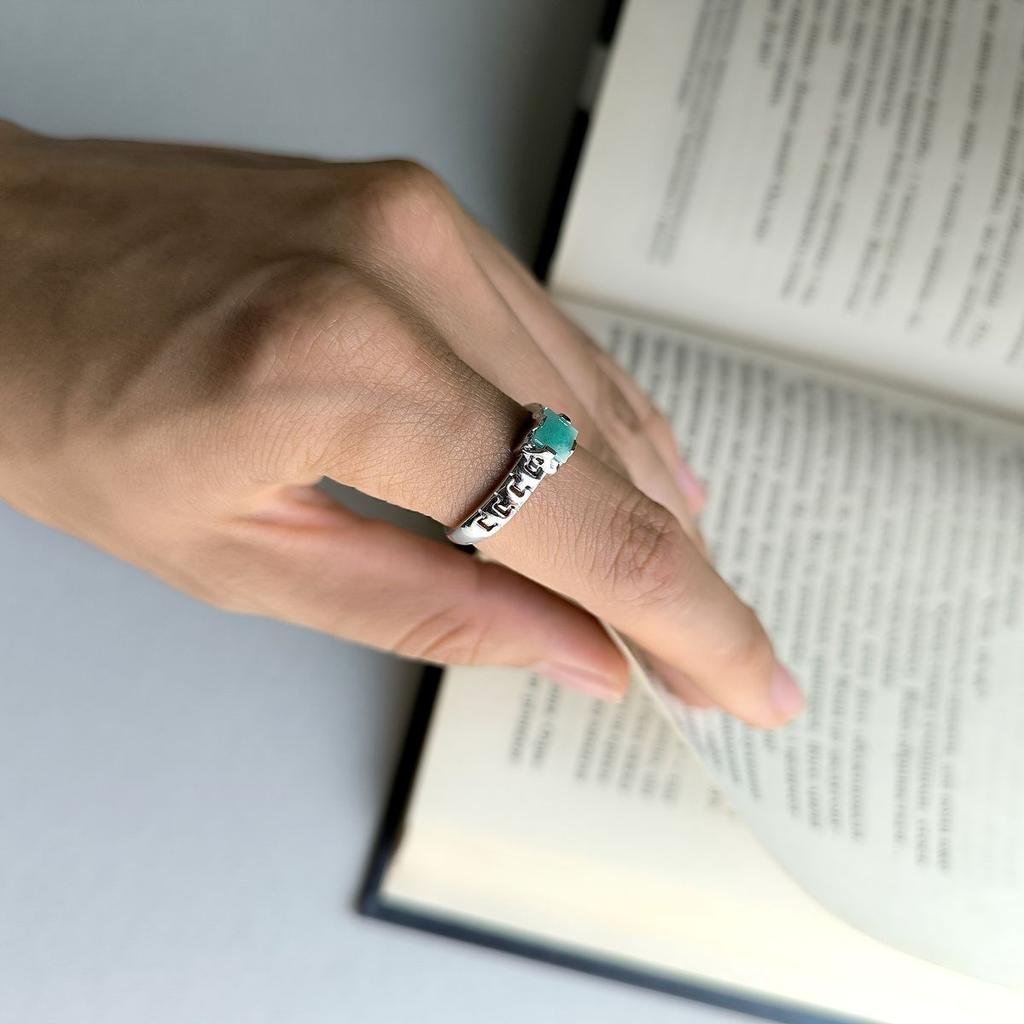 Silberring mit natürlichem Smaragd 0,625 ct, Gewicht des Artikels 2,6 g (2162001)