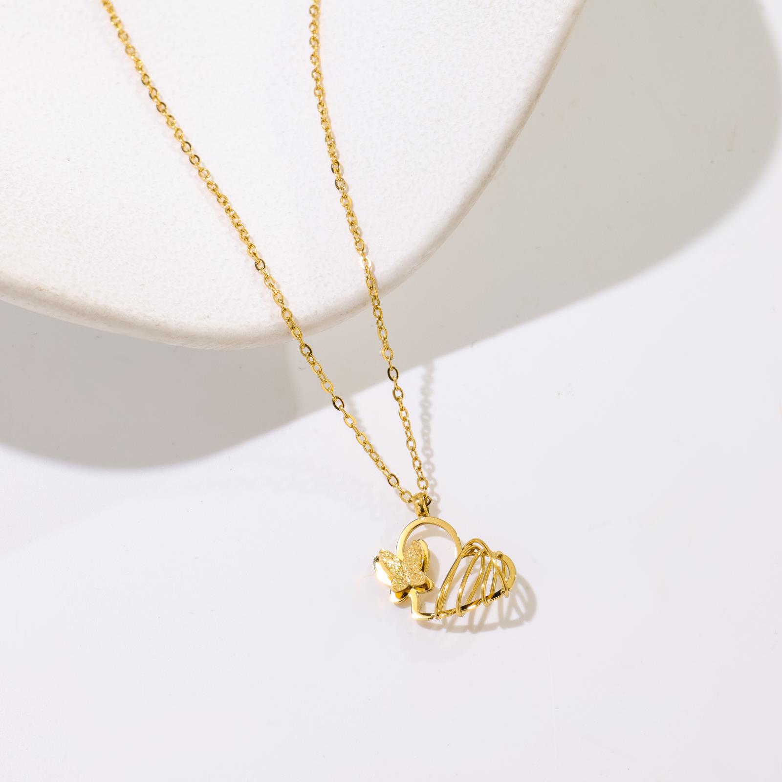 Fashion Design Heart-Shaped Butterfly Collarbone Chain Simple Niche Titanium Steel Necklace Women Do Not Fade Versatile