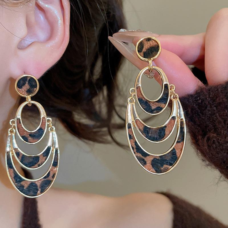 Silver needle autumn and winter retro leopard print geometric square round stud earrings Maillard simple earrings niche high-end earrings