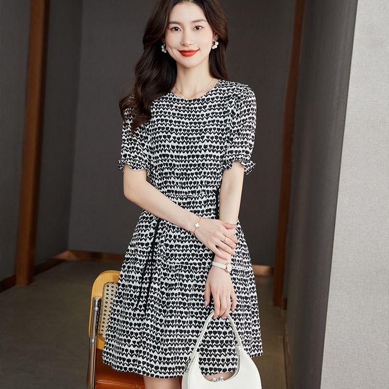 

Омолаживающая летняя одежда Роскошное платье из тутового шелка от крупного бренда Broken color M