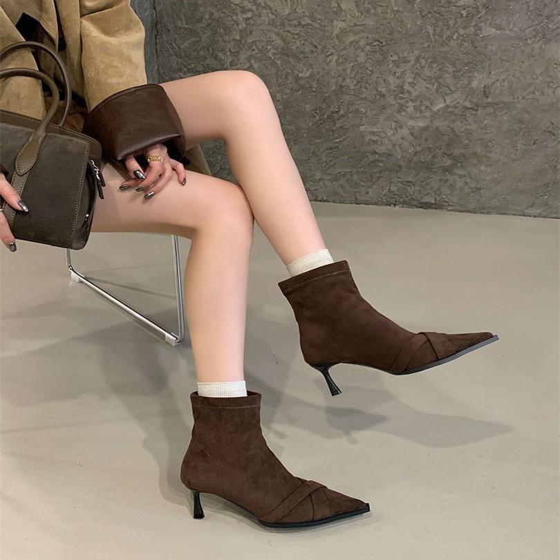 French retro pointed heel elastic thin boots women's 2025 autumn and winter new niche fashion versatile sleeve short boots