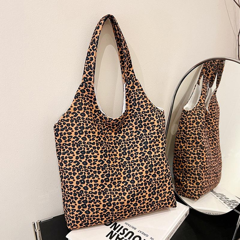 Large Capacity Gentle Women's Tote Bag In Chic Leopard Print For Autumn Fashion
