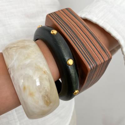 Geometric Brown Wood Cuff Bracelets Resin Acrylic Bangles for Women Men Punk Irregular Rivet Beads Wide Bangle Aesthetic Jewelry