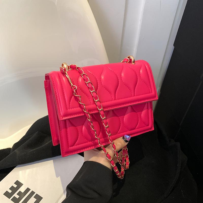 

2024 new small square bag women s foreign style casual commuting shoulder messenger bag fashionable and simple plaid chain underarm bag рожевий