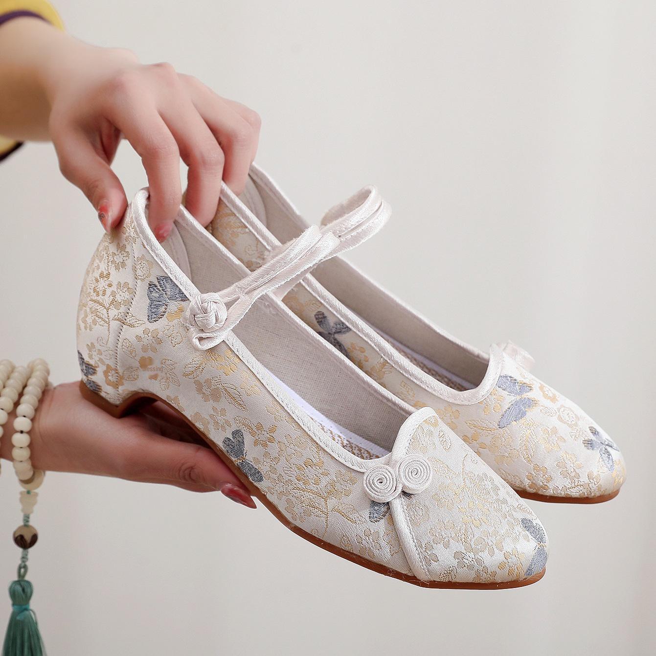 

Женские туфли-чеонгсамы с острым носком в китайском стиле Hua Ning 2024 — ретро-этнический дизайн 36