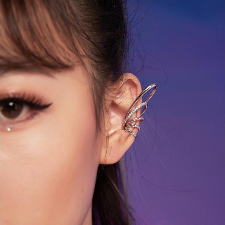 Butterfly Wing Ear Cuff: Stylish & Versatile for Women