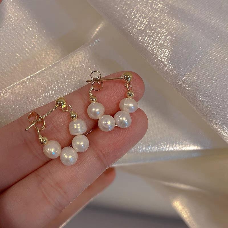 Boucles d'oreilles tulipe rétro françaises boucles d'oreilles amour design temperament sens des détails boucles d'oreilles diamant boucles d'oreilles mode coréenne