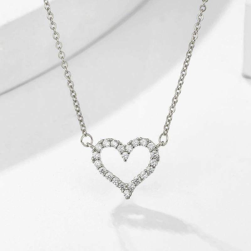 Hollow Out Full Diamond Heart-shaped Necklace Simple Alloy Diamond Inlaid Heart-shaped Pendant Women Elegant Jewelry Necklace