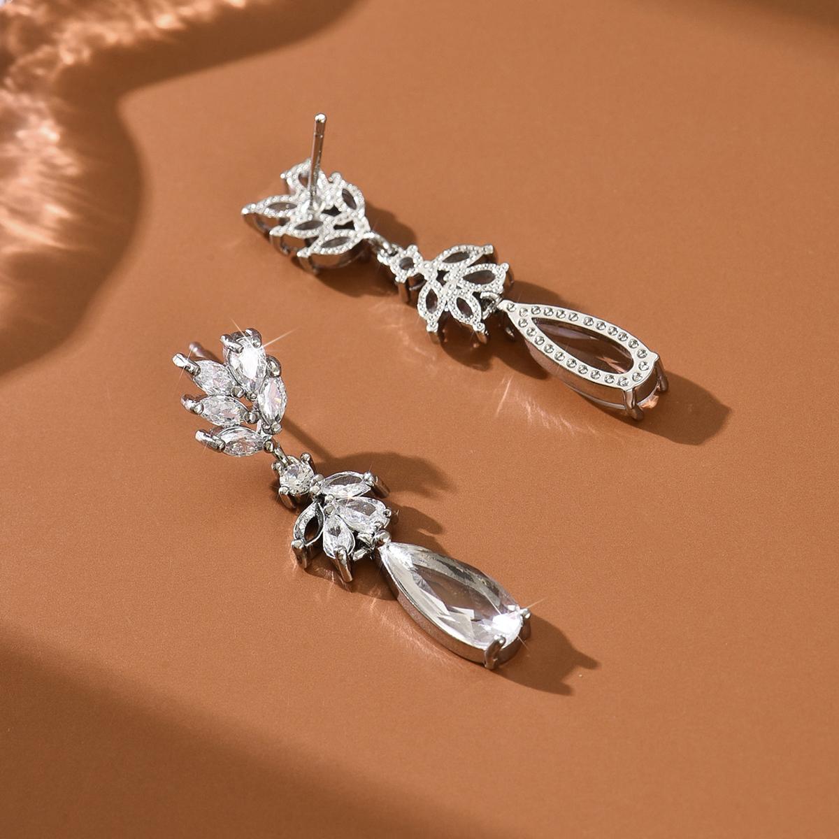 

Ladies fashionable design water droplet earrings Zircon suitable for dates, parties, holidays, gifts