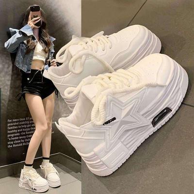 Schuhe mit dicker Sohle Damen College-Stil Herbst neue Mode erhöhend kleine weiße Schuhe Schnürer Leder Muffin lässige Sportschuhe