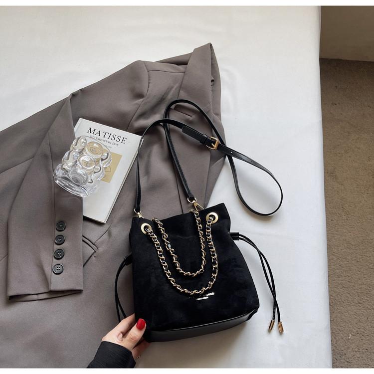 IELGY Ladies Bucket Bag Crossbody Large Capacity Chain Simple Casual Commuter Bag
