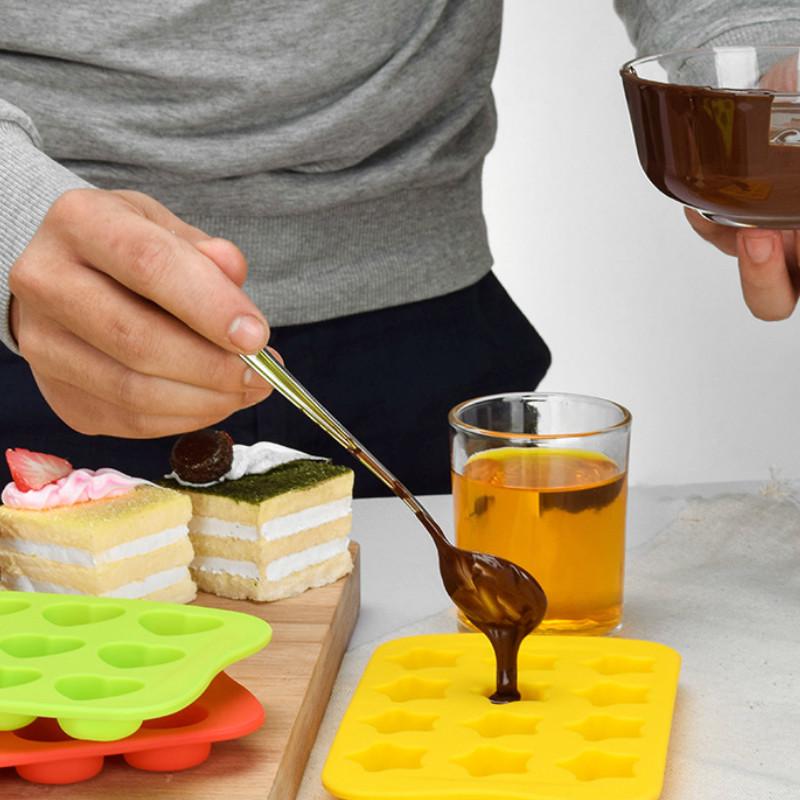 Herzförmige Eiswürfelform. Silikon-Eisform in Lebensmittelqualität. Flexibler Eisformkasten in mehreren Formen. Schokoladenform