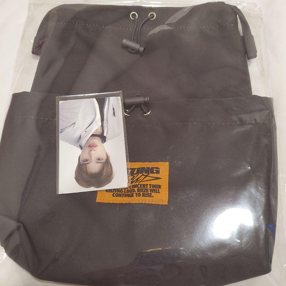 

[БУВШИЙ У ВЖИВАННІ] Сумка через плече для концерту RIIZE в Сеулі з колекційною карткою, Сохі