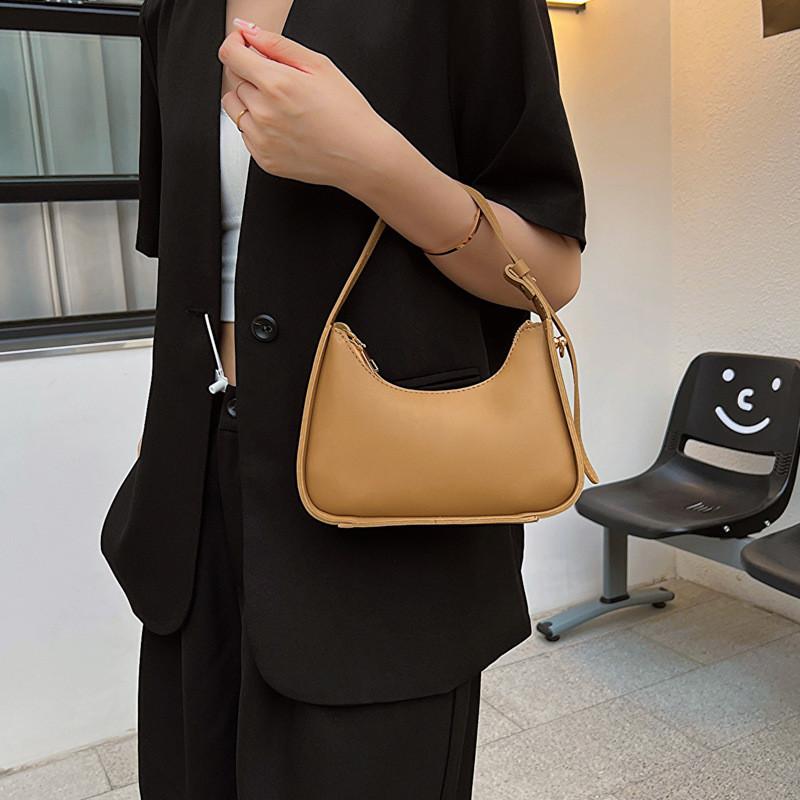 2023 New Stylish Shoulder Bag Casual Commuter Armpit Bag Trendy Bag Women's Summer Tote