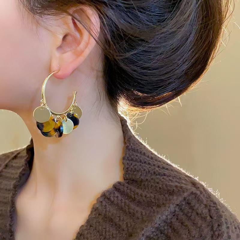 Coffee-colored Leopard Print Hoop Earrings: Light Luxury, Retro, and Versatile C-Shape for Women.