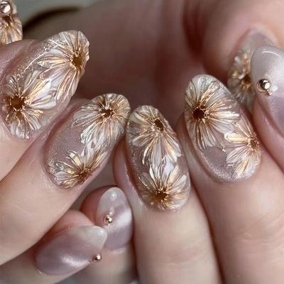 Короткі накладні нігті 3D Nude Flower
