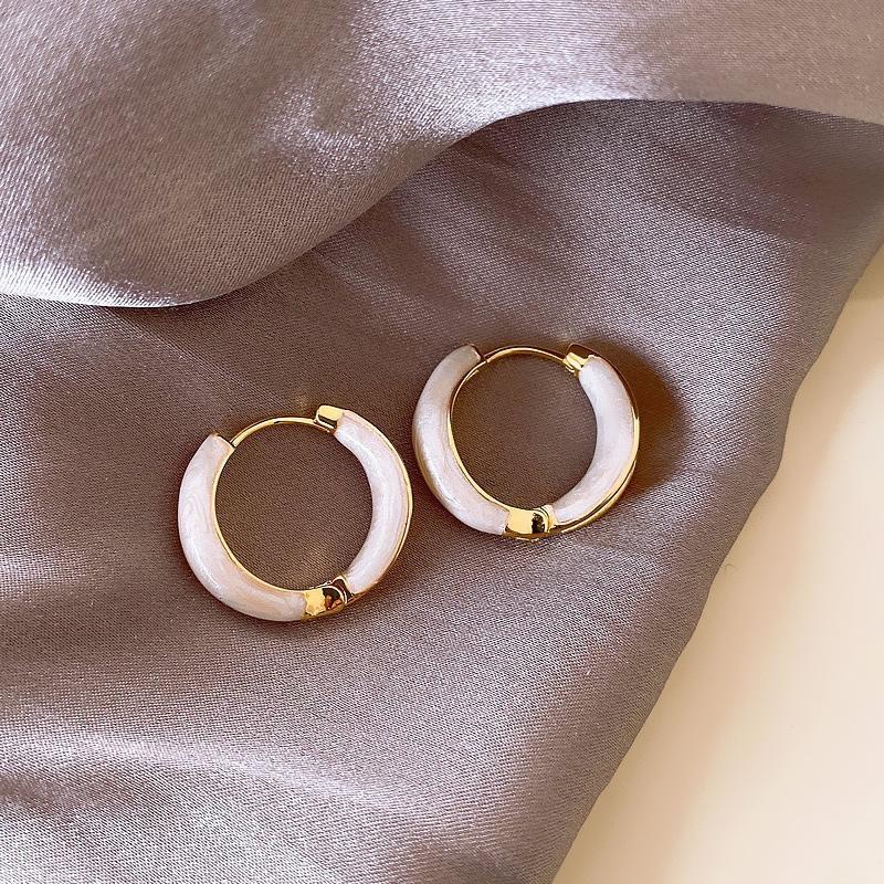 

Элегантные серьги-кольца, мини-серьги с эмалью, маленькие серьги-кольца для женщин, блестящие красочные серьги-кольца