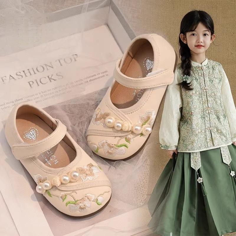 New Spring and Autumn Girls' Trendy Chinese Style Embroidered Soft-soled Leather Shoes