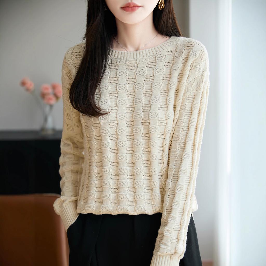 A Thickened Autumn and Winter Knitted Sweater with Jacquard Solid Color Round Neck, Paired with A Warm Base Layer Top